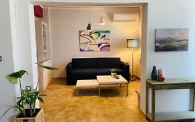 Books & Blossoms - Apartment In Nafplio